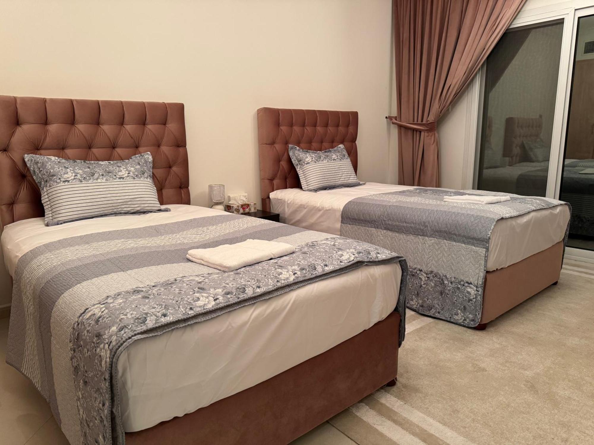 The Family Spot Lejlighed Sharjah Eksteriør billede